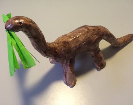 Brontosaurus mit Futter